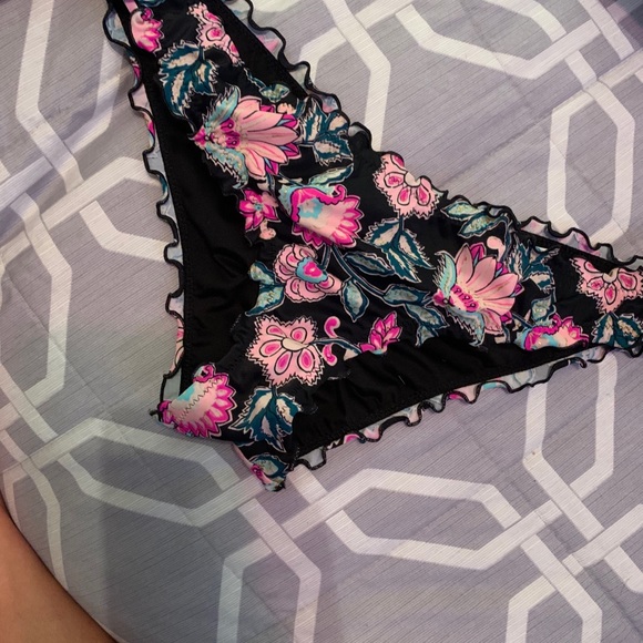 Target swim suit - Picture 2 of 2